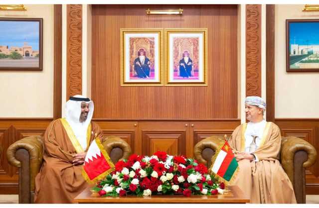 وزير المالية والاقتصاد الوطني يؤكد على عمق العلاقات الأخوية التي تربط مملكة البحرين وسلطنة عمان الشقيقة