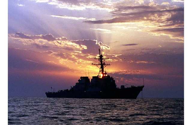 الجيش الأمريكي: الحوثيون هاجموا سفينتين في البحر الأحمر بنفس الوقت