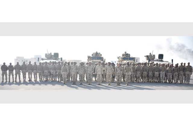 قوة دفاع البحرين تخرج إحدى الدورات المتخصصة 