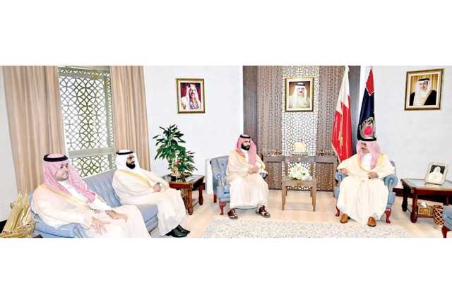 وزير الداخلية والسفير السعودي يبحثان تعزيز التعاون الأمني