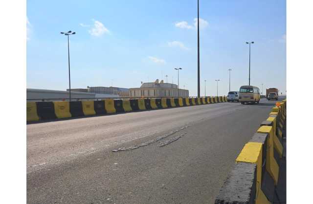وزارة الأشغال: البدء في أعمال استبدال وتركيب حواجز السلامة على جسريْ تقاطع أم الحصم