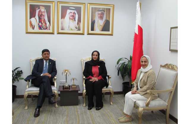 وزيرة الصحة تلتقي بالرئيس التنفيذي لمستشفى الإرسالية الأمريكية بالبحرين