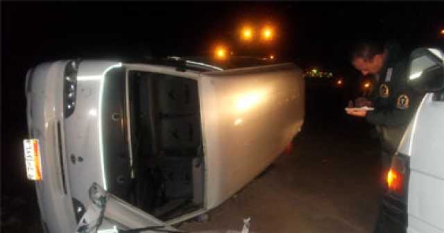 إصابة 15 شخصا فى حادث انقلاب سيارة ميكروباص بـصحراوى أسوان