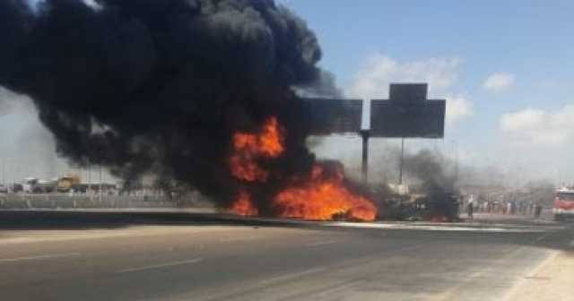 احتراق سيارة محملة بالبنزين على طريق محور التعمير فى الإسكندرية.. صور