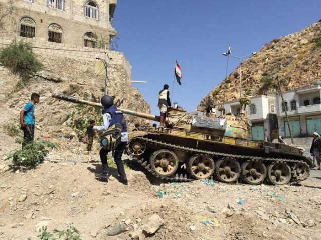 تجدد الاشتباكات بين القوات الحكومية ومليشيا الحوثي بالشقب في تعز