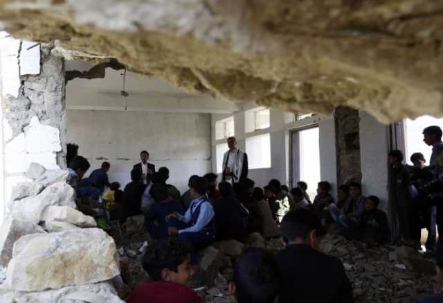 مليشيا الحوثي تسجن معلماً في إب بعد عجزه عن سداد إيجار شقته