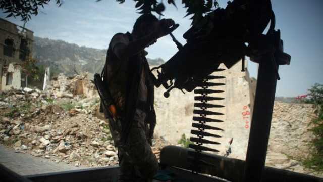 القوات الحكومية تتصدى لطيران مسير وتستهدف تحركات لمليشيا الحوثي بتعز