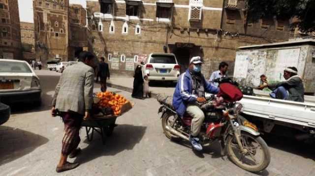 لتمويل عملية التحشيد للجبهات.. حملة جبايات حوثية تستهدف الباعة الجائلين بصنعاء