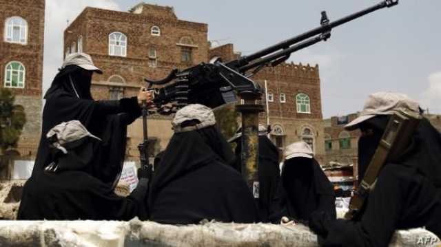 مليشيا الحوثي ومسلحات 'زينبيات' تقتحم منازل في أرحب وتعتقل مواطنين وتعتدي على النساء