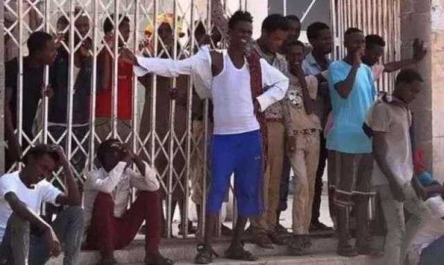 سلطنة عُمان ترحل 221 مهاجراً إثيوبياً إلى اليمن