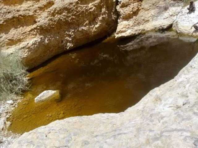 حضرموت.. المنخفض الجوي يرفع درجة مخاوف التلوث البيئي والأمراض السرطانية بسبب المخلفات النفطية