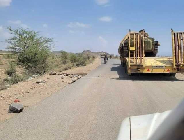 البيضاء.. شيخ قبلي يكذّب مزاعم حوثية بوجود عناصر من القاعدة وداعش في قرية هاجمتها المليشيا بالدبابات