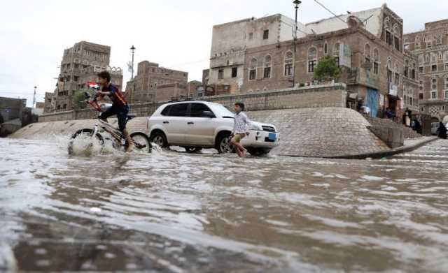 مصدر طبي: نقل فتاة إلى أحد مشافي #عدن إثر محاولة انتحارها بقطع أوردة يديها دون معرفة الأسباب #وكالة_خبر