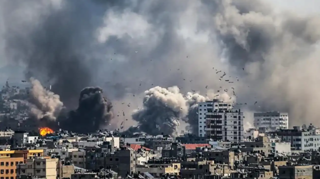 شهر من العدوان على غزة.. 10 آلاف شهيد والمعابر مازالت مغلقة