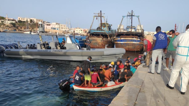 منذ بداية العام.. أكثر من 10 آلاف مهاجر يعبرون البحر من ليبيا إلى إيطاليا