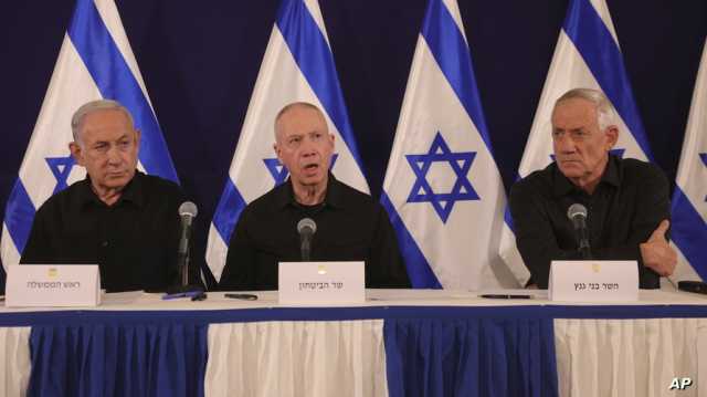 المعسكر الرسمي الإسرائيلي يقاطع جلسة الحكومة.. وغانتس يتحدث عن استغلال الموقف