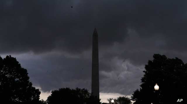 أميركا.. إلغاء رحلات جوية وانقطاع الكهرباء بعد عواصف مدمرة
