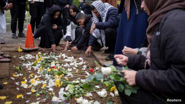 بالدموع والورود.. مشيعون يودعون الطفل فيومي ضحية جريمة الكراهية في شيكاغو