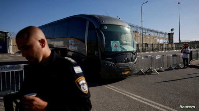 بعد إفراج حماس عن 13 رهينة.. إسرائيل تطلق سراح 39 من المعتقلين بسجونها