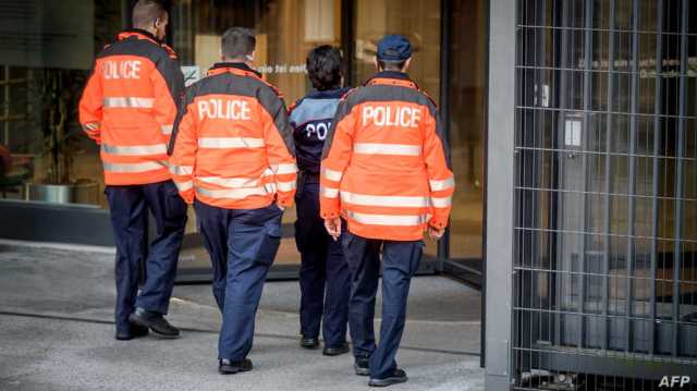 الشرطة السويسرية تقتل رجلا احتجز رهائن داخل قطار