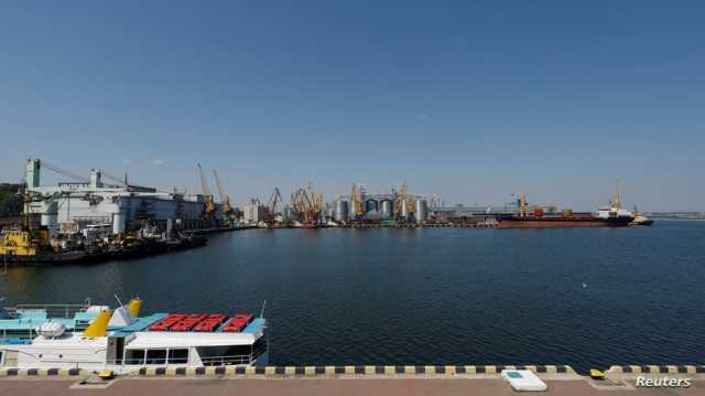روسيا توجه طلقات تحذيرية صوب سفينة شحن في البحر الأسود