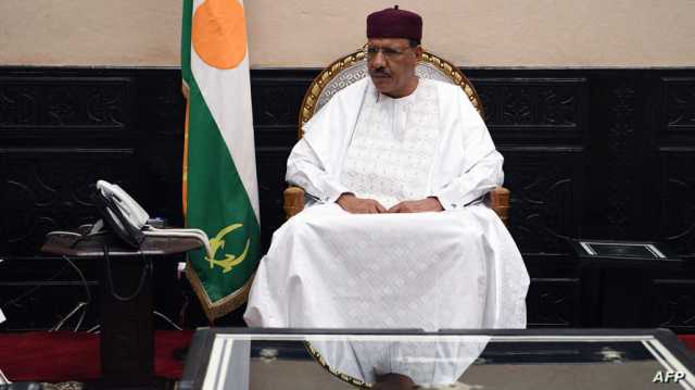 لم يحاول الهروب.. محامو بازوم يردون على اتهام قادة انقلاب النيجر