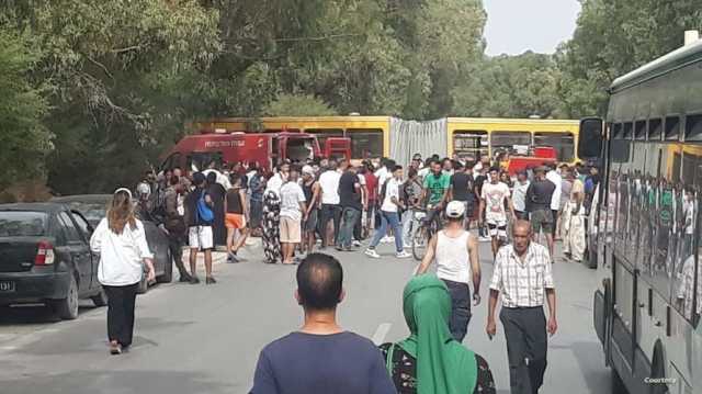 اصطدمت بشجرة.. إصابة 58 تلميذا في حادث انزلاق حافلة بتونس