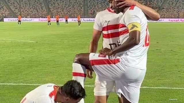 لاعب تونسي يعتذر بعد تقبيله قدم نجم الزمالك المصري