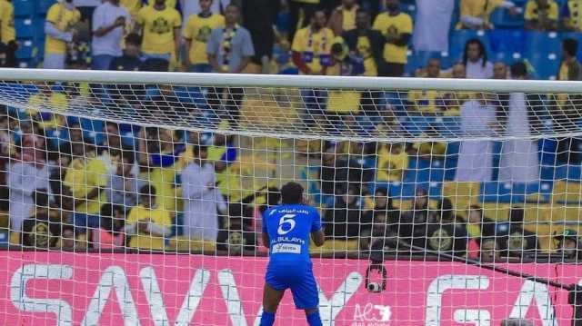 الهلال والنصر.. البليهي يثير الجدل ببطاقة حمراء ولقطاته مع رونالدو بالدوري السعودي