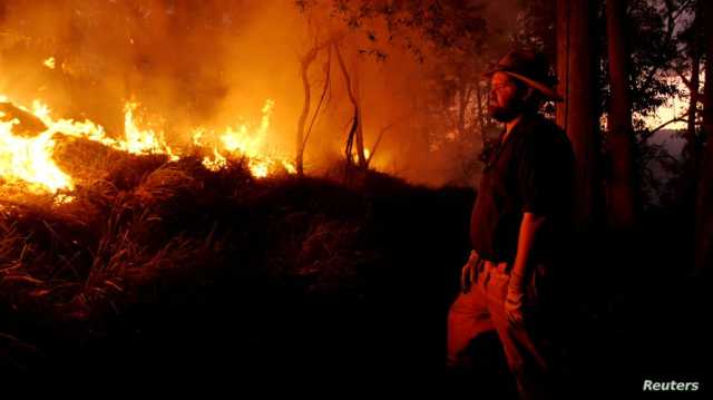 موجة حر شديدة تجتاح أستراليا.. ورجال الإطفاء يكافحون الحرائق