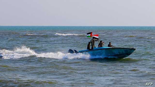 البيت الأبيض: الحوثيون أطلقوا ثلاثة صواريخ على سفينتين في البحر الأحمر