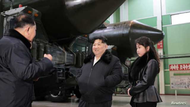 تصاعد التوترات بين الكوريتين.. كيم يأمر بزيادة إنتاج قاذفات الصواريخ وسيول تخلي جزيرتين