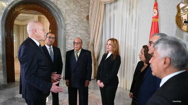 الرئيس التونسي يعين 3 وزراء جدد بينهم وزيرة للاقتصاد والتخطيط