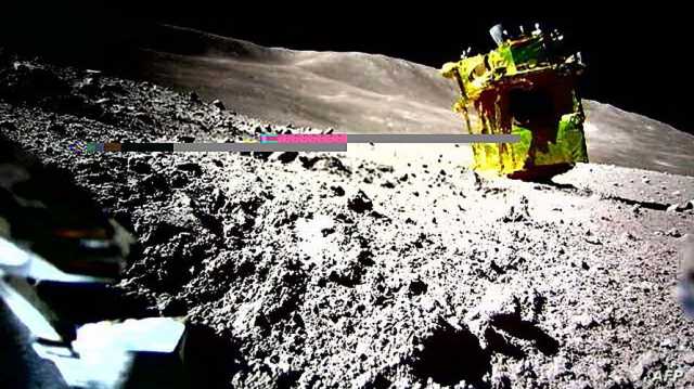 مركبة يابانية تجمع عينات لمعرفة أصل القمر