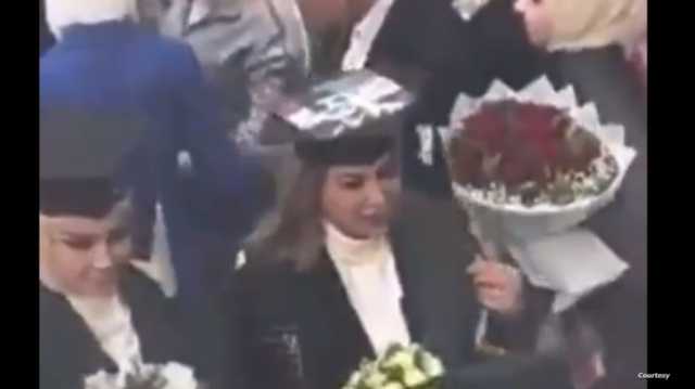 فصل طالبة عراقية في حفل التخرج بسبب صدام حسين