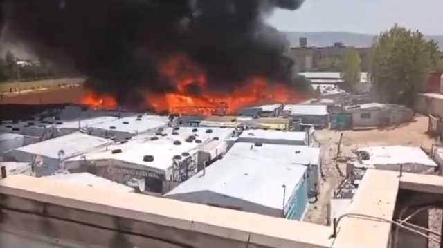 فيديو.. حريق في مخيم للاجئين السوريين في لبنان