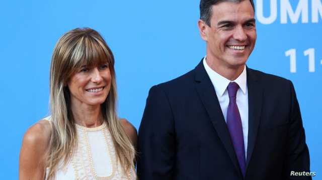 بعد خضوع زوجته للتحقيق بتهمة الفساد.. رئيس الوزراء الإسباني يفكر في الاستقالة
