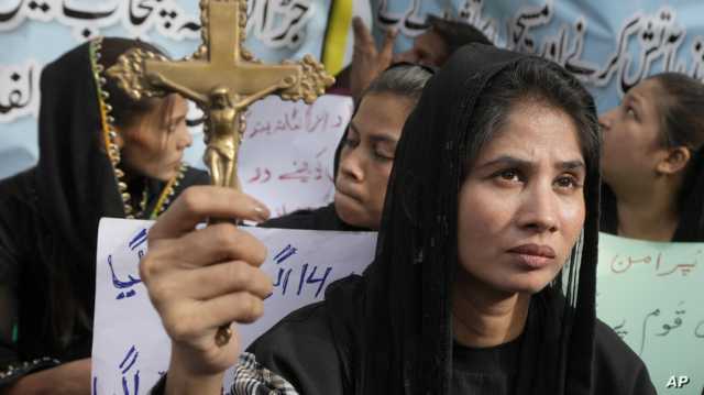 بعد تدنيس المصحف في باكستان.. اعتداءات على مسيحيين واعتقال عشرات