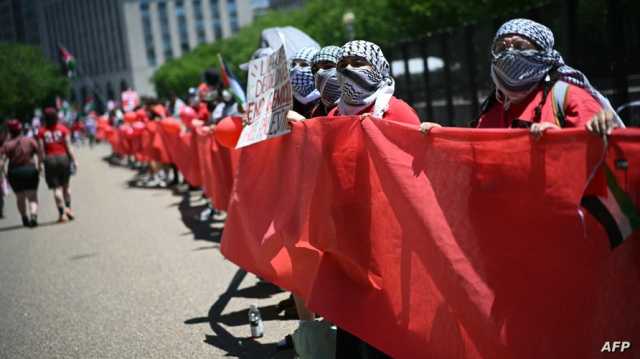 بخط أحمر.. متظاهرون منددون بحرب غزة يحيطون البيت الأبيض