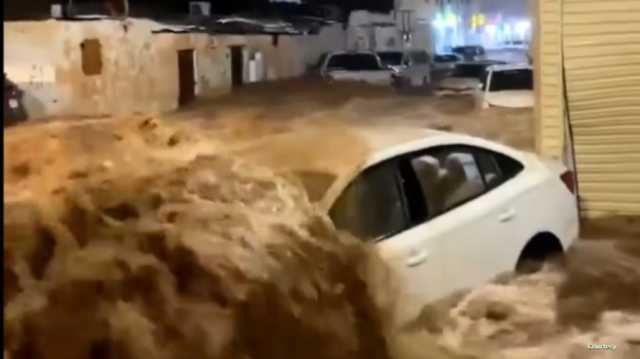 مشاهد تاريخية.. سيول بالمدينة المنورة وأمطار غزيرة بالمسجد النبوي