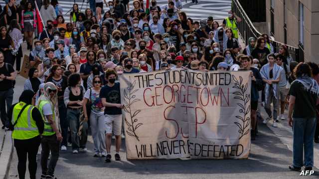 دعما للفلسطينيين.. طلاب يتظاهرون في جامعة بالعاصمة الأميركية