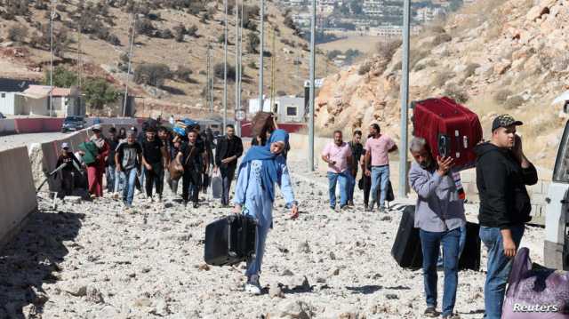 من لبنان المنهك إلى سوريا التي تخنقها الأزمات.. مئات الآلاف يهربون بحثا عن الأمان