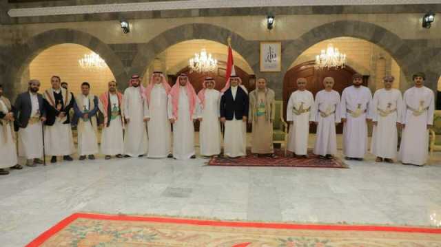 صحيفة إماراتية: تحركات عمانية لعقد لقاءات حوثية سعودية مباشرة.. وتشاؤم بشأن المرحلة المقبلة