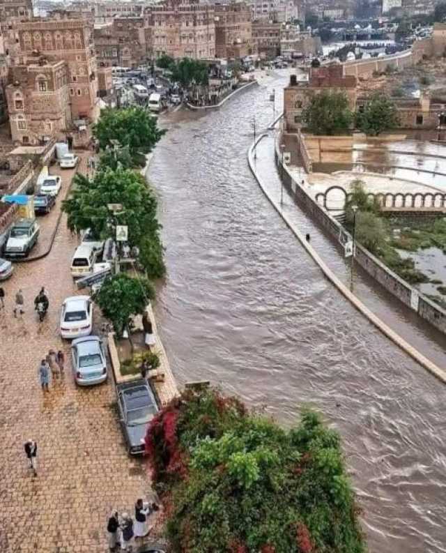 أحدهم سقط في حفرة مجاري.. العثور على جثة طفلين جرفتهما السيول في صنعاء وفقدان آخر