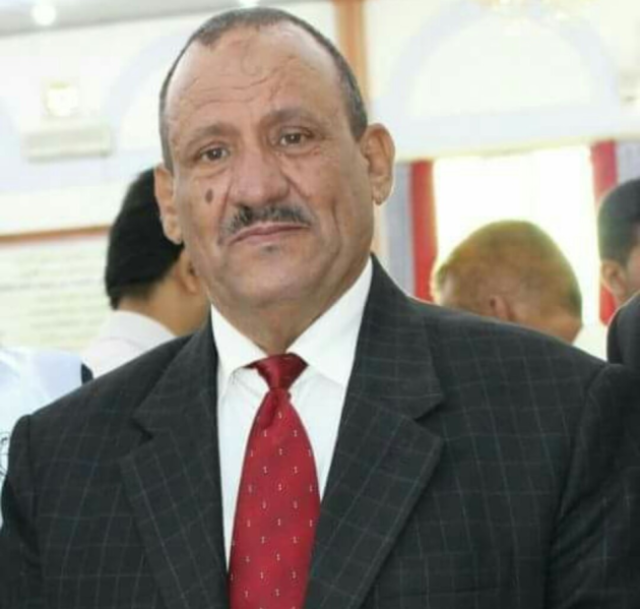 قيادي حوثي يعتدي على أكاديمي بكلية الإعلام بجامعة صنعاء ويخلع أبواب منزله ونوافذه
