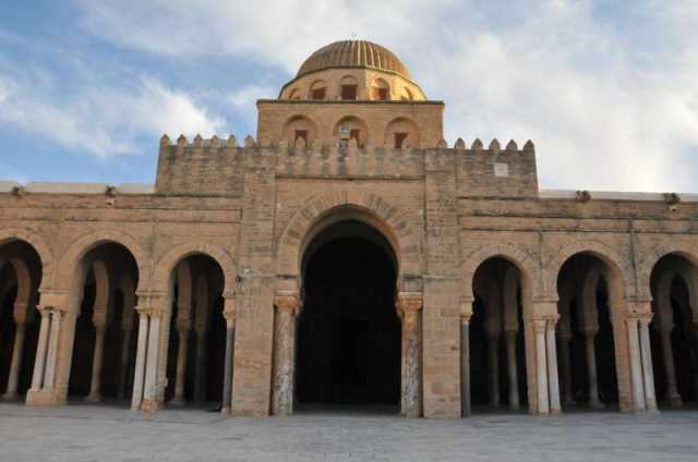 صور من عبق العمارة الإسلامية.. مسجد عقبة بن نافع تاريخ يُشهد له بالعظمة في قلب المغرب العربي