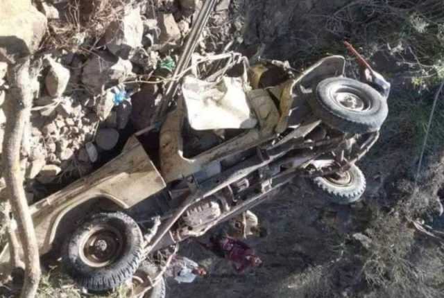 حادث مروع.. سقوط سيارة من منحدر جبلي ووفاة 6 مواطنين جنوبي اليمن