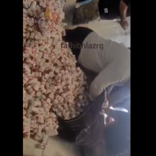 ضبط كمية كبيرة من الأدوية المهرّبة في مطار عدن الدولي و”جهات نافذة” ترفض إتلافها! ”فيديو”
