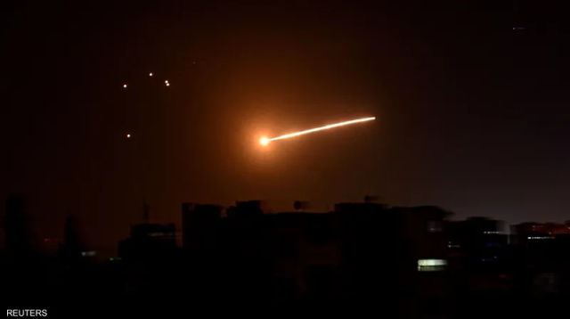 انفجارات تهز عاصمة دولة عربية والإعلان عن غارات اسرائيلية عنيفة