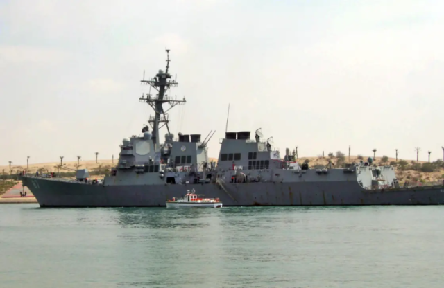 عاجل: أول تحرك أمريكي للرد على قصف الحوثيين لسفن جديدة بالبحر الأحمر